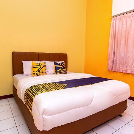 Hotel Spot On 2697 Homy House Semarang Zewnętrze zdjęcie