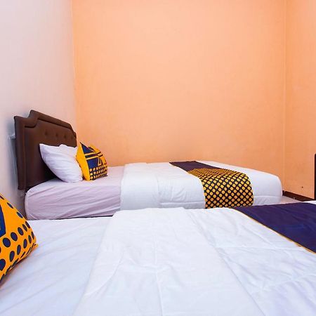 Hotel Spot On 2697 Homy House Semarang Zewnętrze zdjęcie