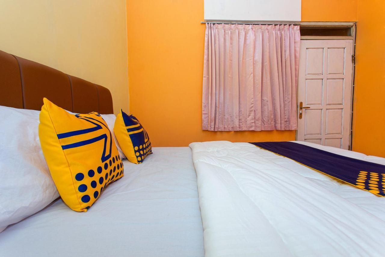 Hotel Spot On 2697 Homy House Semarang Zewnętrze zdjęcie