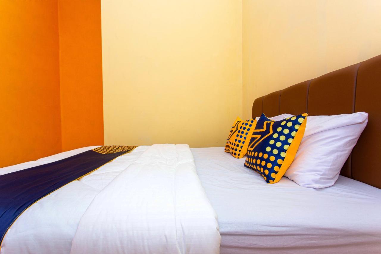 Hotel Spot On 2697 Homy House Semarang Zewnętrze zdjęcie